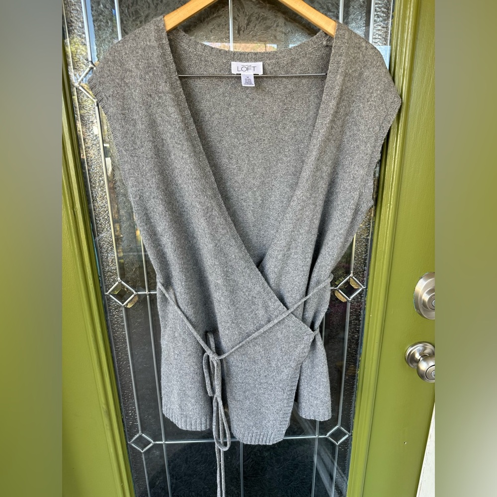 Loft Size Medium Grey Wool Cashmere Blend Business Casual Wrap Sleeveless Top - Picture 1 of 5